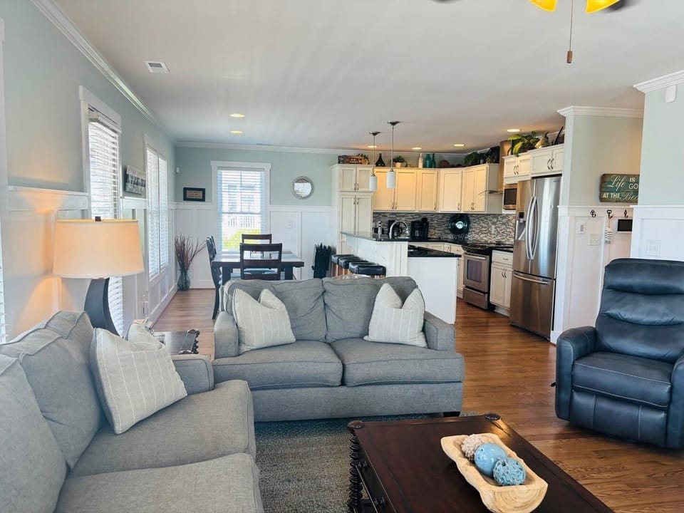 House, 3 Bedrooms | Living area | TV