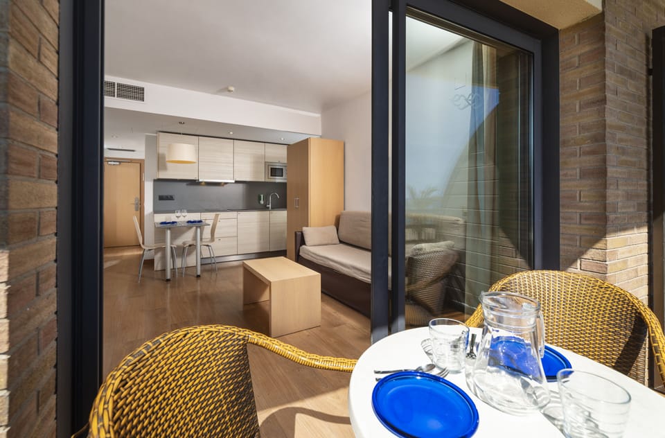 Studio, Ocean View | In-room safe, blackout drapes, free WiFi, bed sheets