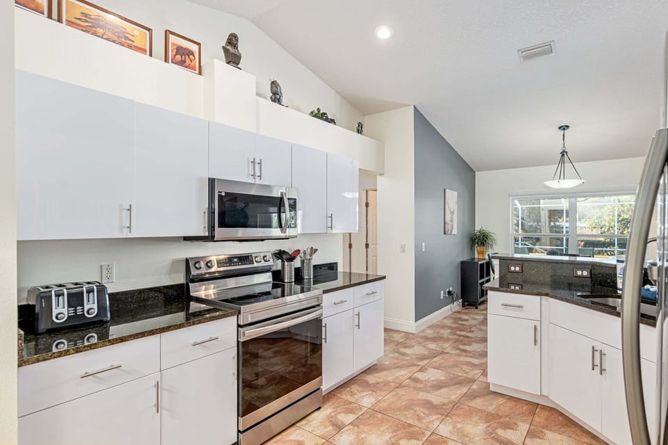 House, 3 Bedrooms | Private kitchen | Coffee/tea maker, fridge, microwave, oven