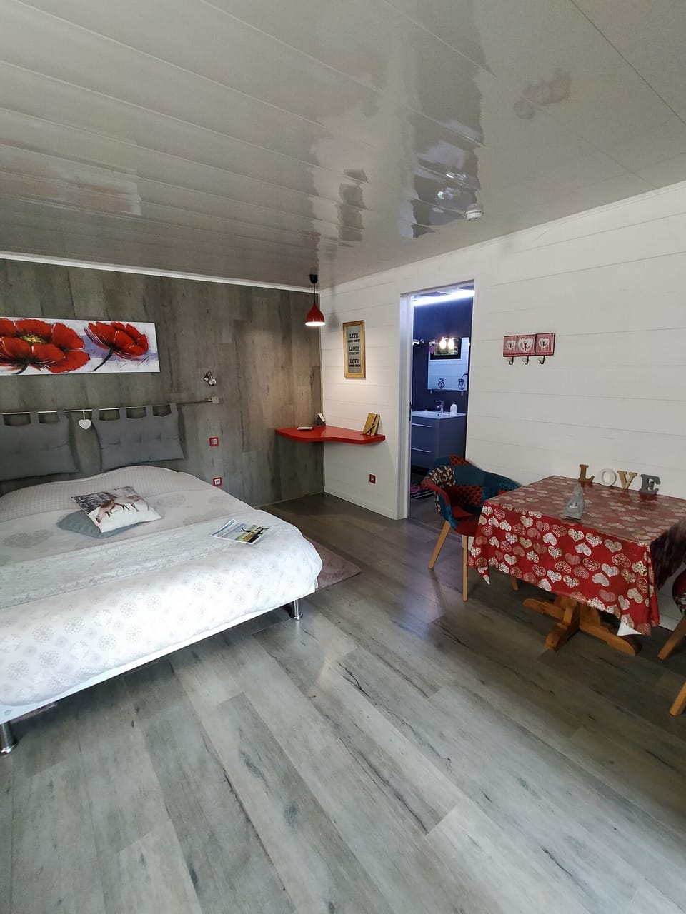Chalet, Garden View (Caribou) | Individually decorated, desk, free WiFi, bed sheets
