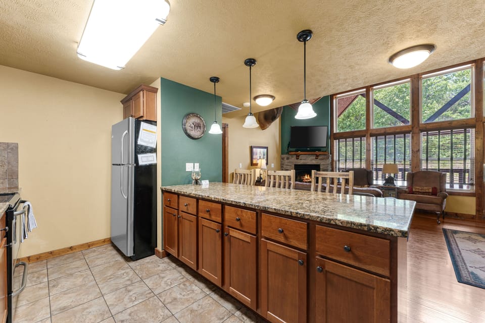 Cabin, 6 Bedrooms | Private kitchen | Coffee/tea maker, fridge, microwave, oven