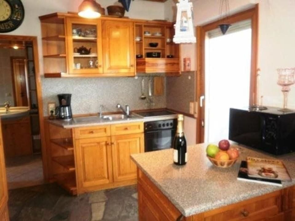 Apartment, 3 Bedrooms | Private kitchen | Fridge, oven, stovetop, coffee/tea maker