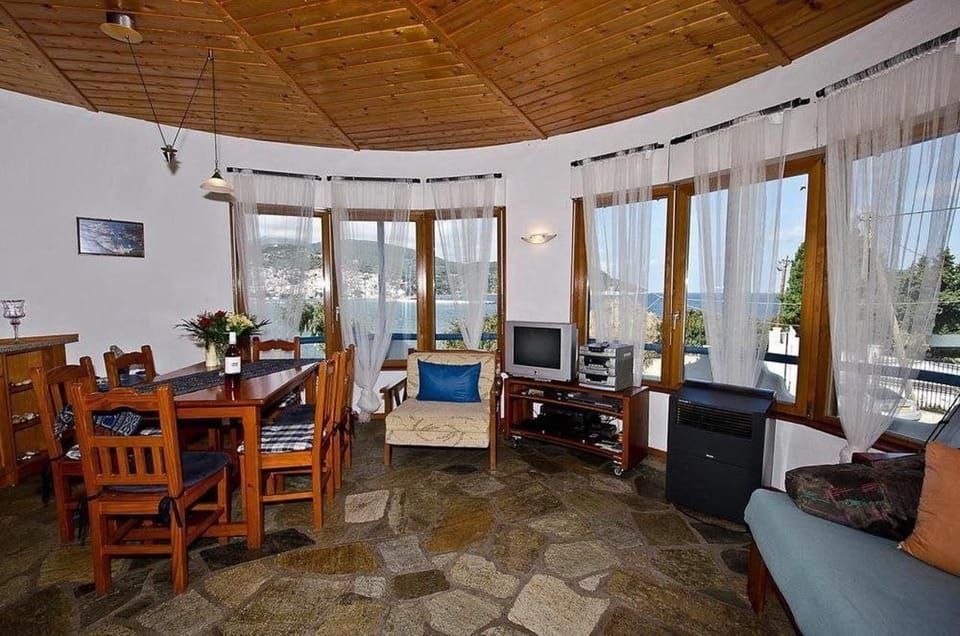 Karavos Sea View Apartments Bed and Breakfast in Skopelos