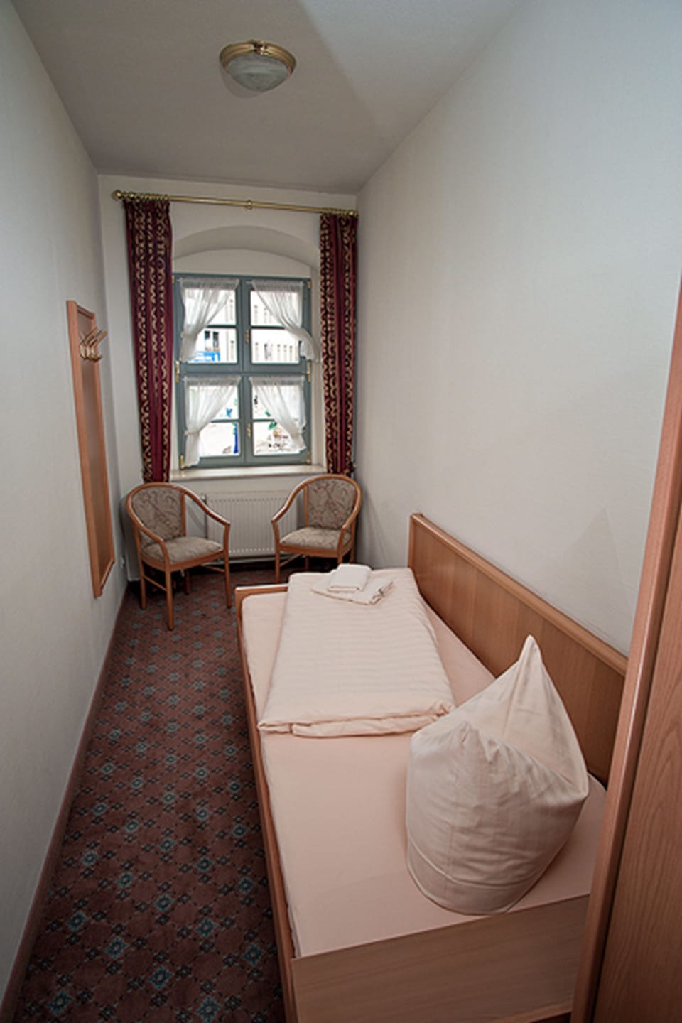 Single Room | Desk, blackout drapes, free WiFi, bed sheets