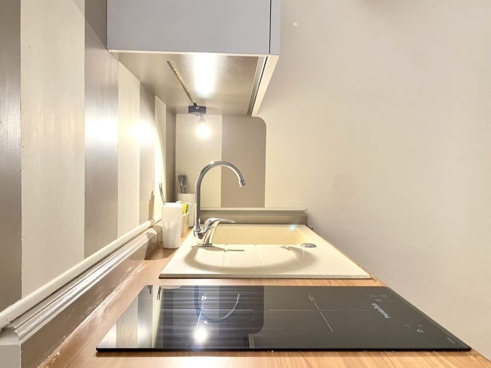 Triple Room | Private kitchen | Full-size fridge, microwave, stovetop, espresso maker