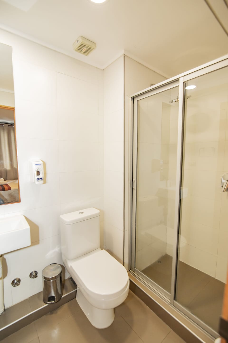 MATRIMONIAL ECONOMICA PEQUEÑA | Bathroom | Deep soaking tub, free toiletries, hair dryer, soap