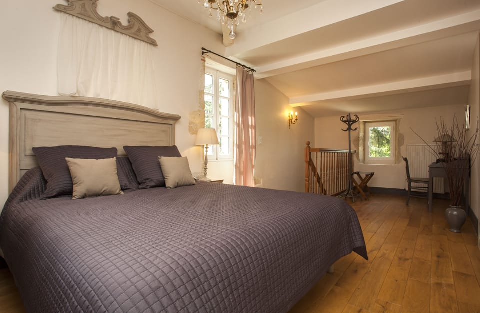 Deluxe Suite, 1 Bedroom, Non Smoking, Park View | Premium bedding, pillowtop beds, individually decorated