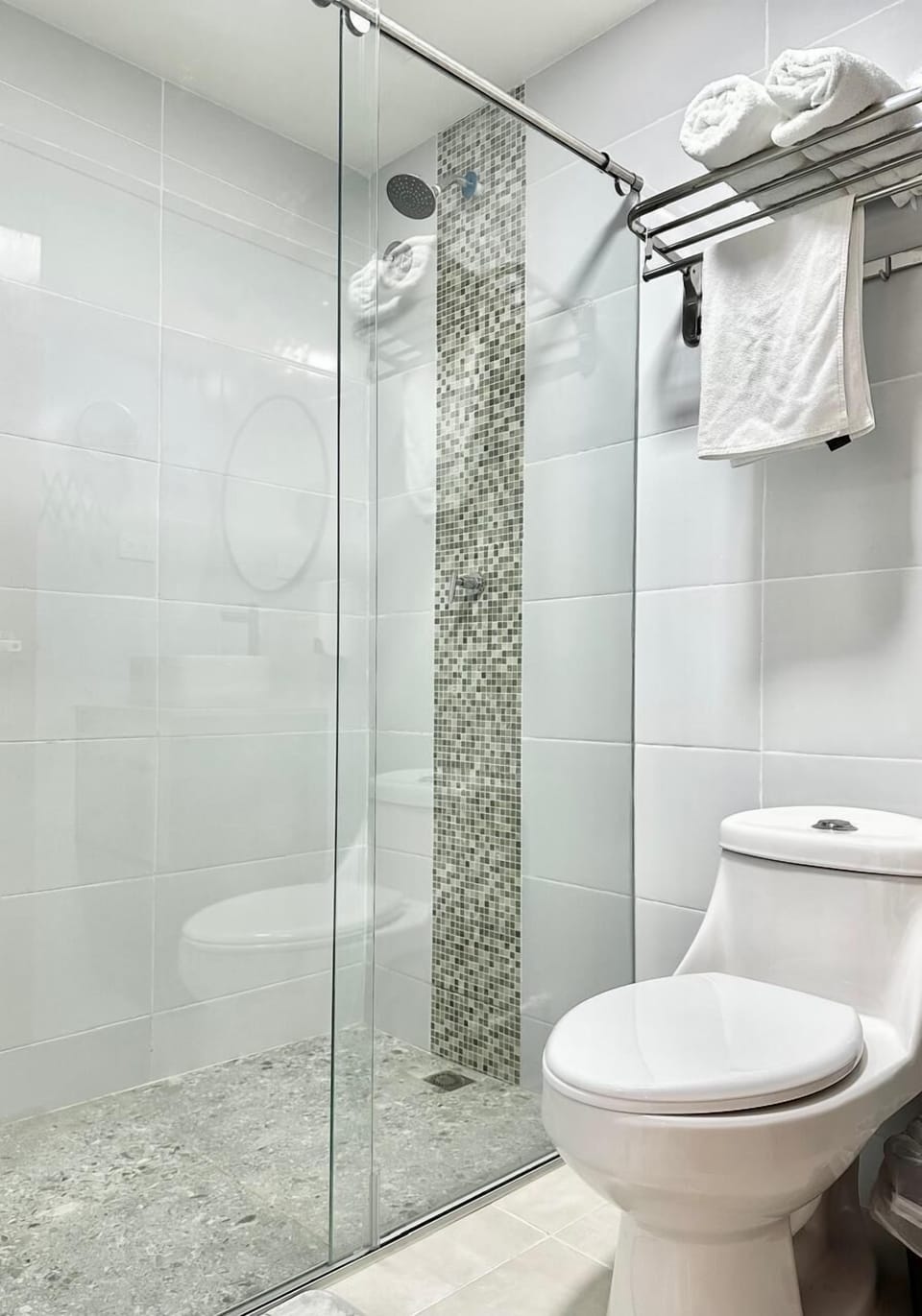 Standard Quadruple Room, 2 Double Beds | Bathroom | Shower, towels, soap, shampoo