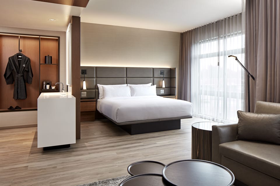 Premium bedding, in-room safe, desk, laptop workspace