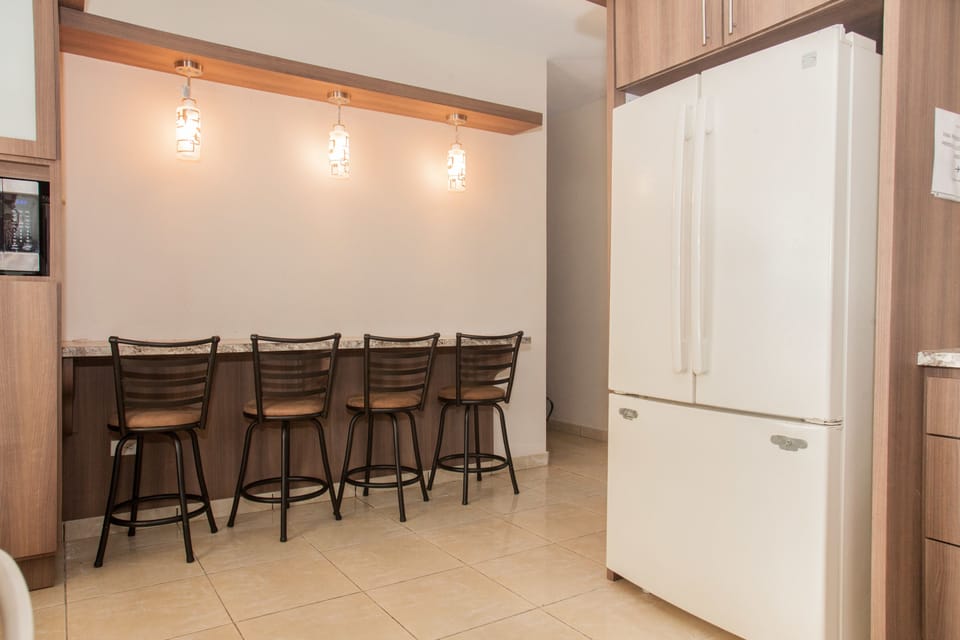 House, 3 Bedrooms | Private kitchen | Full-size fridge, microwave, oven, stovetop