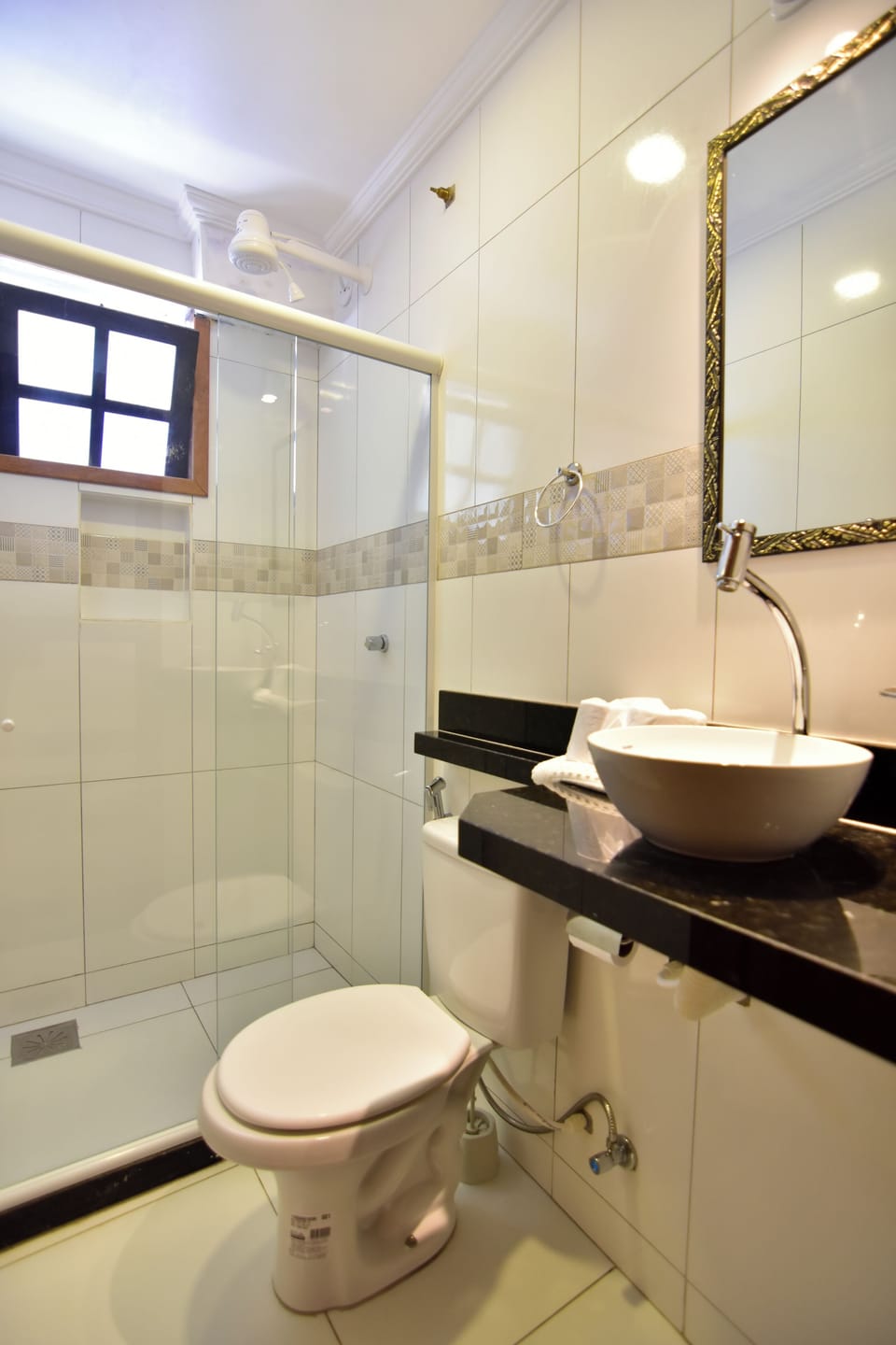 Standard Apartment | Bathroom | Shower, free toiletries, hair dryer, towels