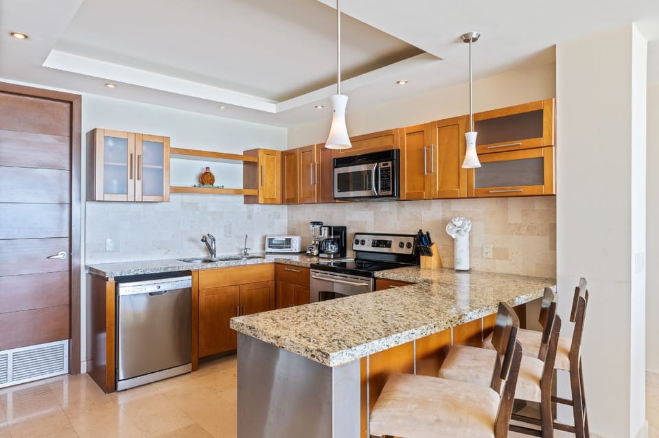Condo | Private kitchen | Full-size fridge, microwave, oven, stovetop