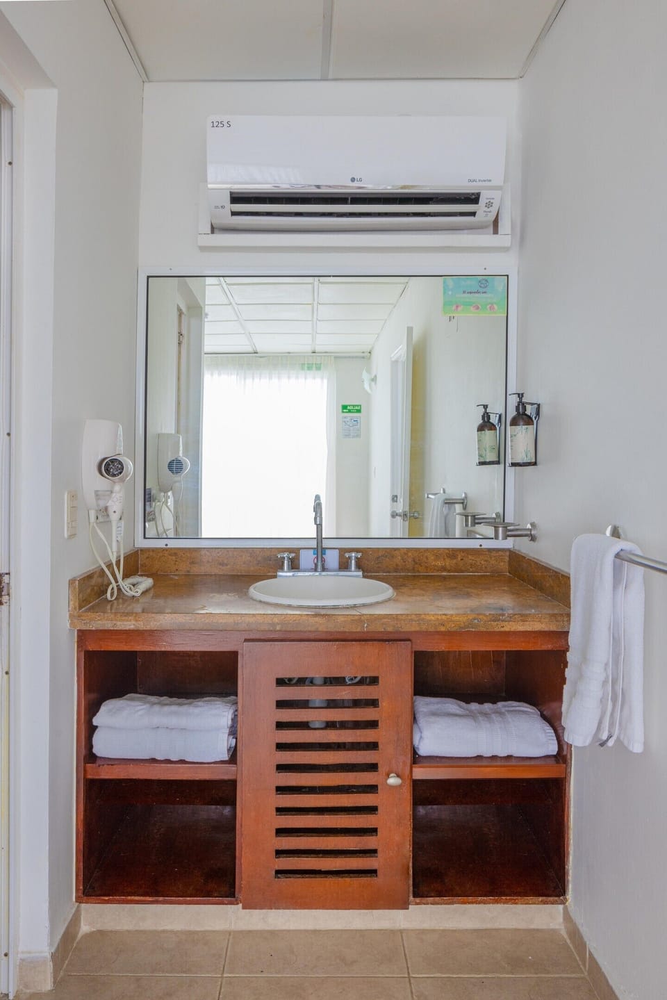Standard Room | Bathroom | Shower, hair dryer, towels, soap