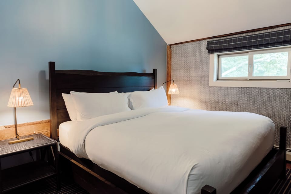 Bob Dylan Suite | Egyptian cotton sheets, premium bedding, free WiFi, bed sheets