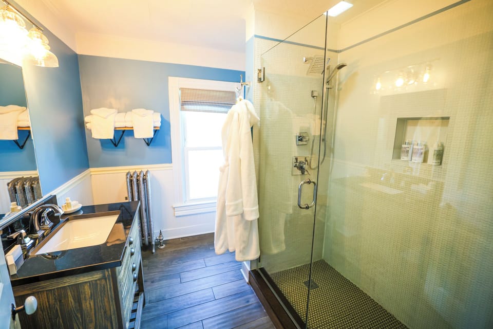 Rolling Stones Room | Bathroom | Towels