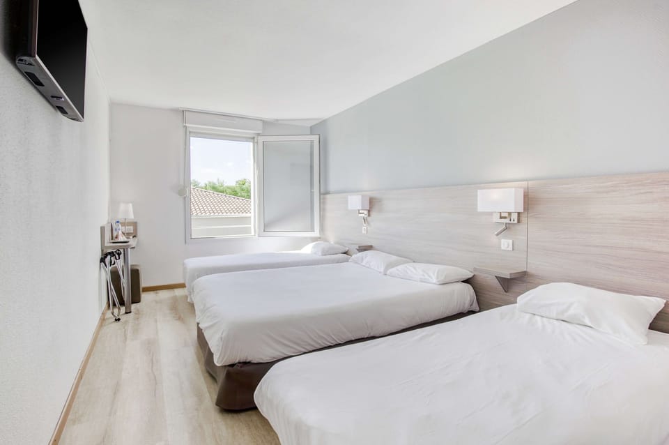 Triple Room | Soundproofing, free WiFi, bed sheets