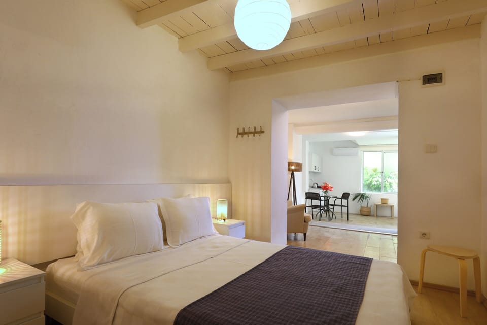 Classic Studio | Premium bedding, minibar, in-room safe, free WiFi
