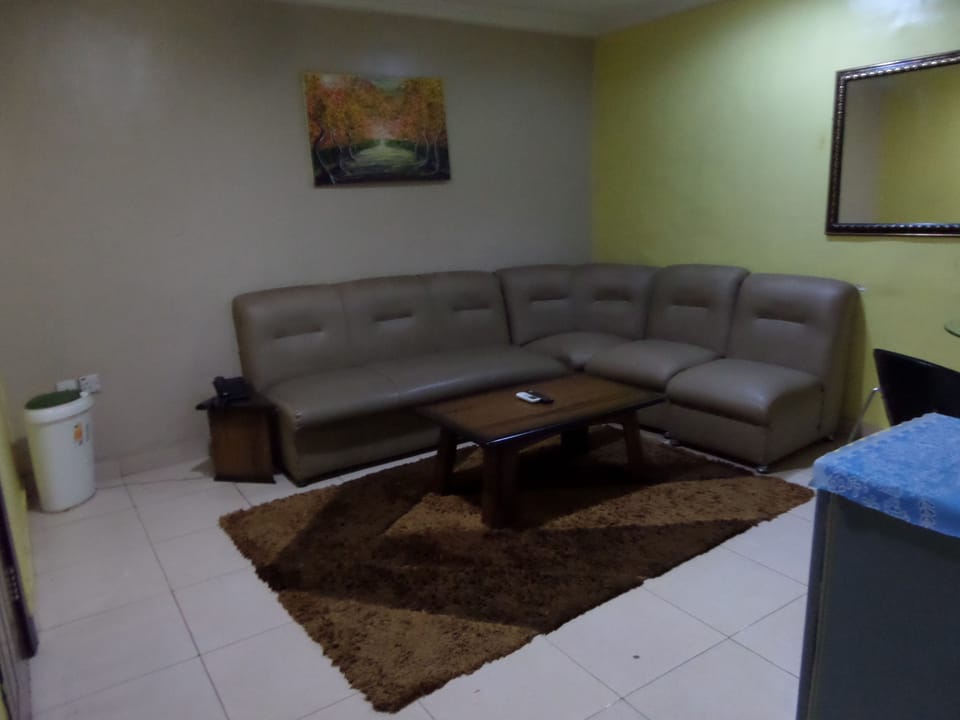 Suite, 1 Queen Bed, Non Smoking | Desk, laptop workspace, free WiFi, bed sheets