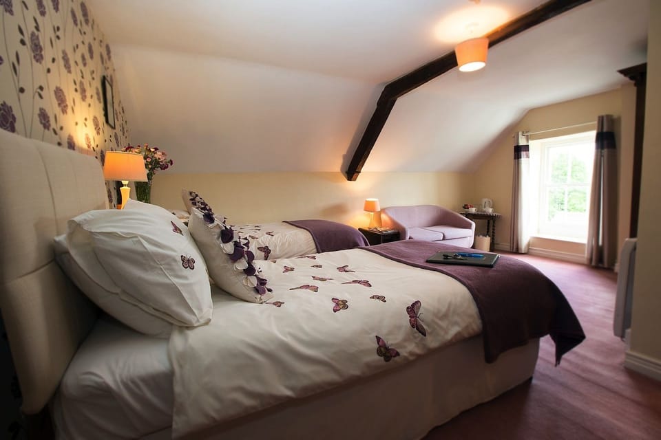 Twin Room | Iron/ironing board (on request), WiFi (free), individually decorated