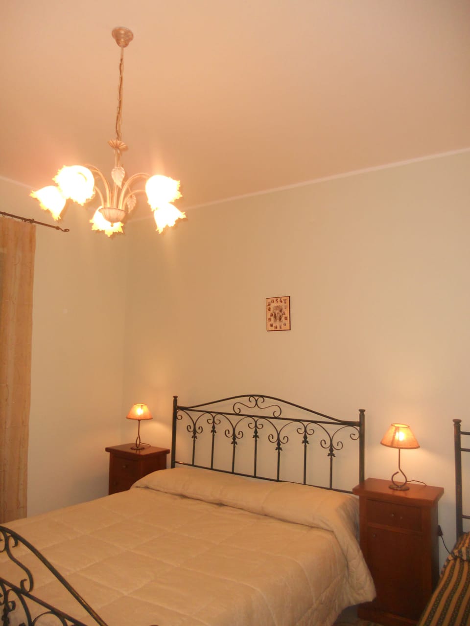 Triple Room (Private External Bathroom) | Minibar, in-room safe, desk, iron/ironing board