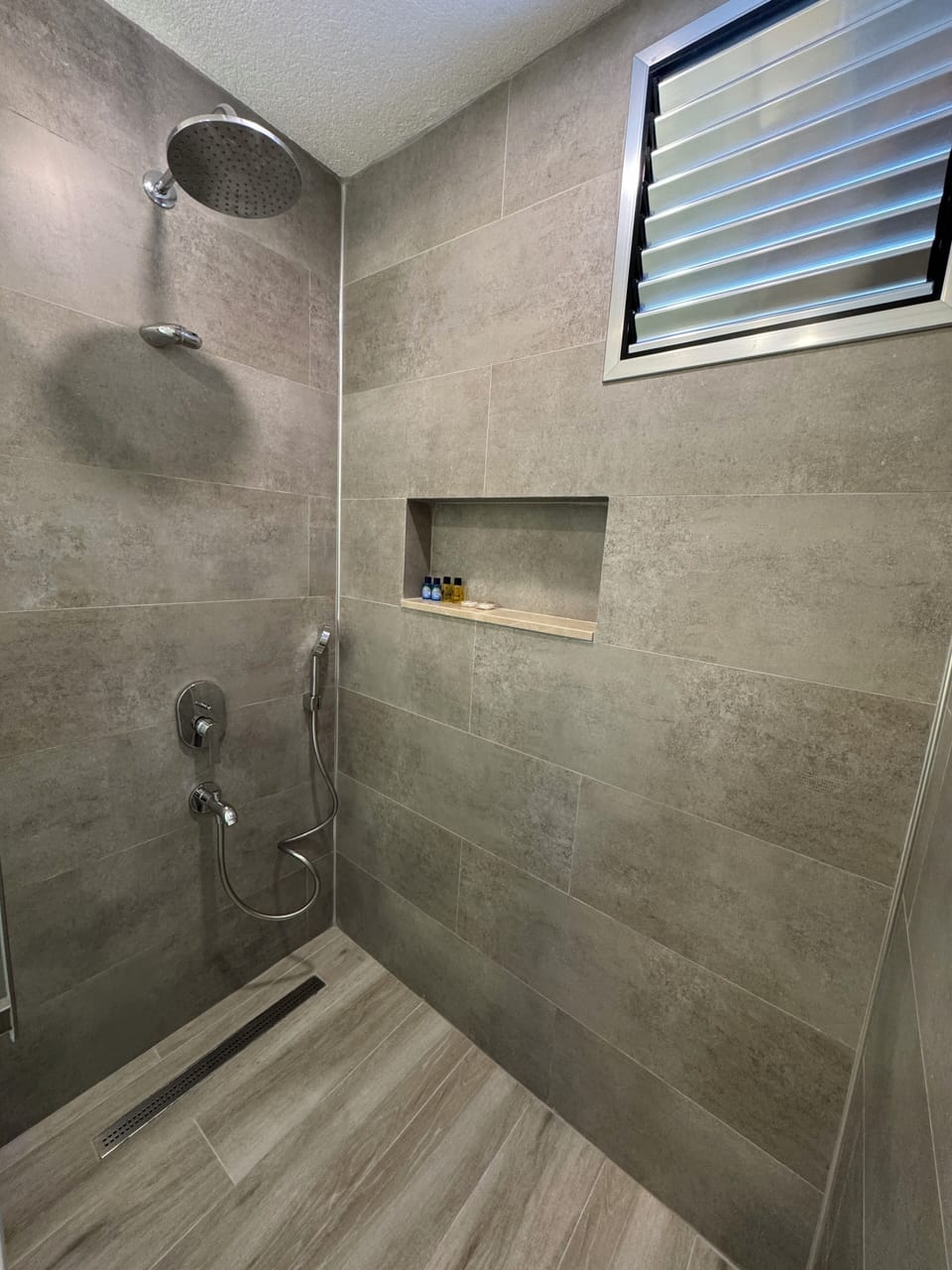 Comfort Suite, 1 Bedroom, Sea View | Bathroom | Shower, free toiletries, hair dryer, slippers