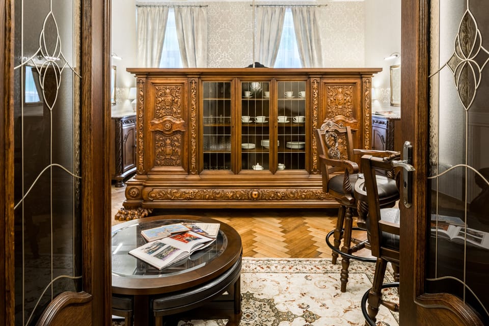 Royal Apartment, 1 Queen Bed | Interior