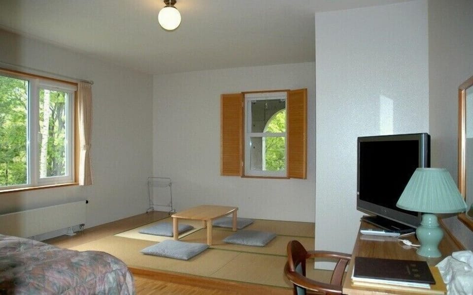 Japanese-western | In-room safe, desk, iron/ironing board, free WiFi