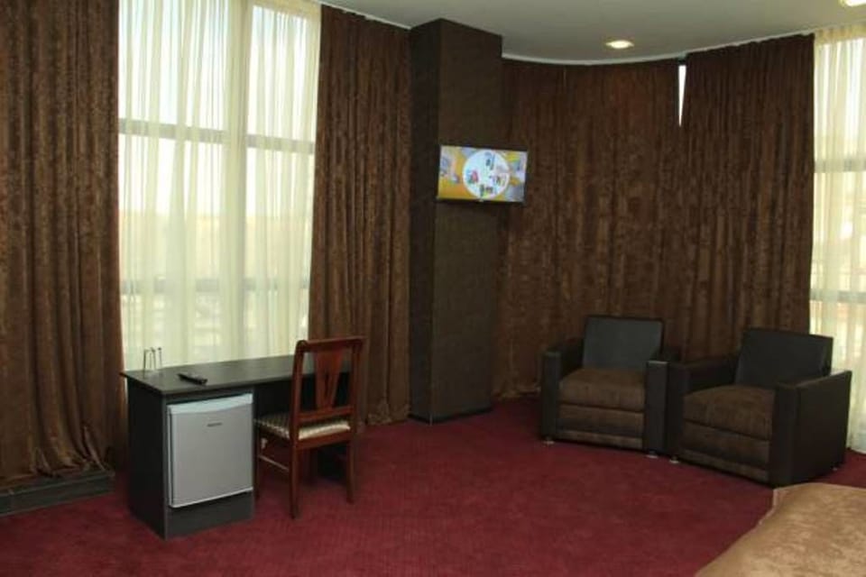 Comfort Room, City View | Living area | LCD TV
