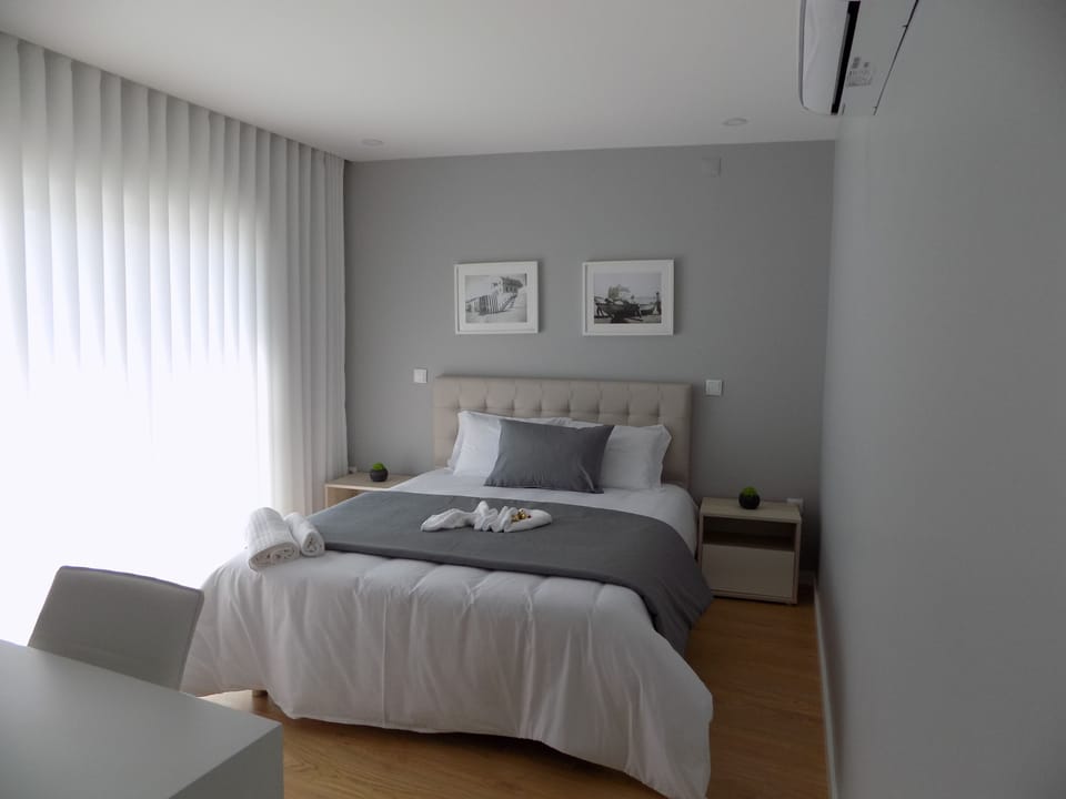 Luxury Double Room, Ocean View | Desk, soundproofing, free cribs/infant beds, free WiFi