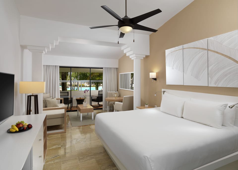 Premium Room Tropical Palms | 1 bedroom, premium bedding, free minibar, in-room safe