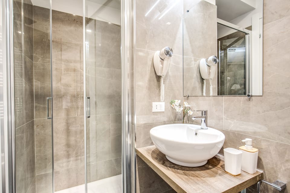 Economy Double Room | Bathroom | Shower, free toiletries, hair dryer, slippers