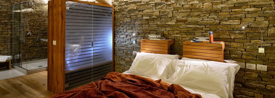 Deluxe Suite (Private Garden & Private Sauna ) | Premium bedding, minibar, desk, laptop workspace