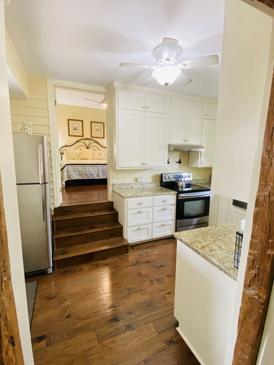 Superior Cottage, Ensuite (New Braunfels Cottage) | Shared kitchen | Microwave, coffee/tea maker, ice maker, paper towels