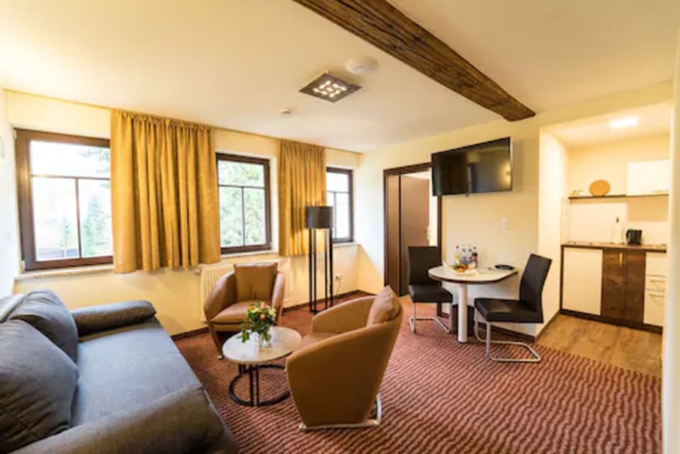 Suite | Living area | TV