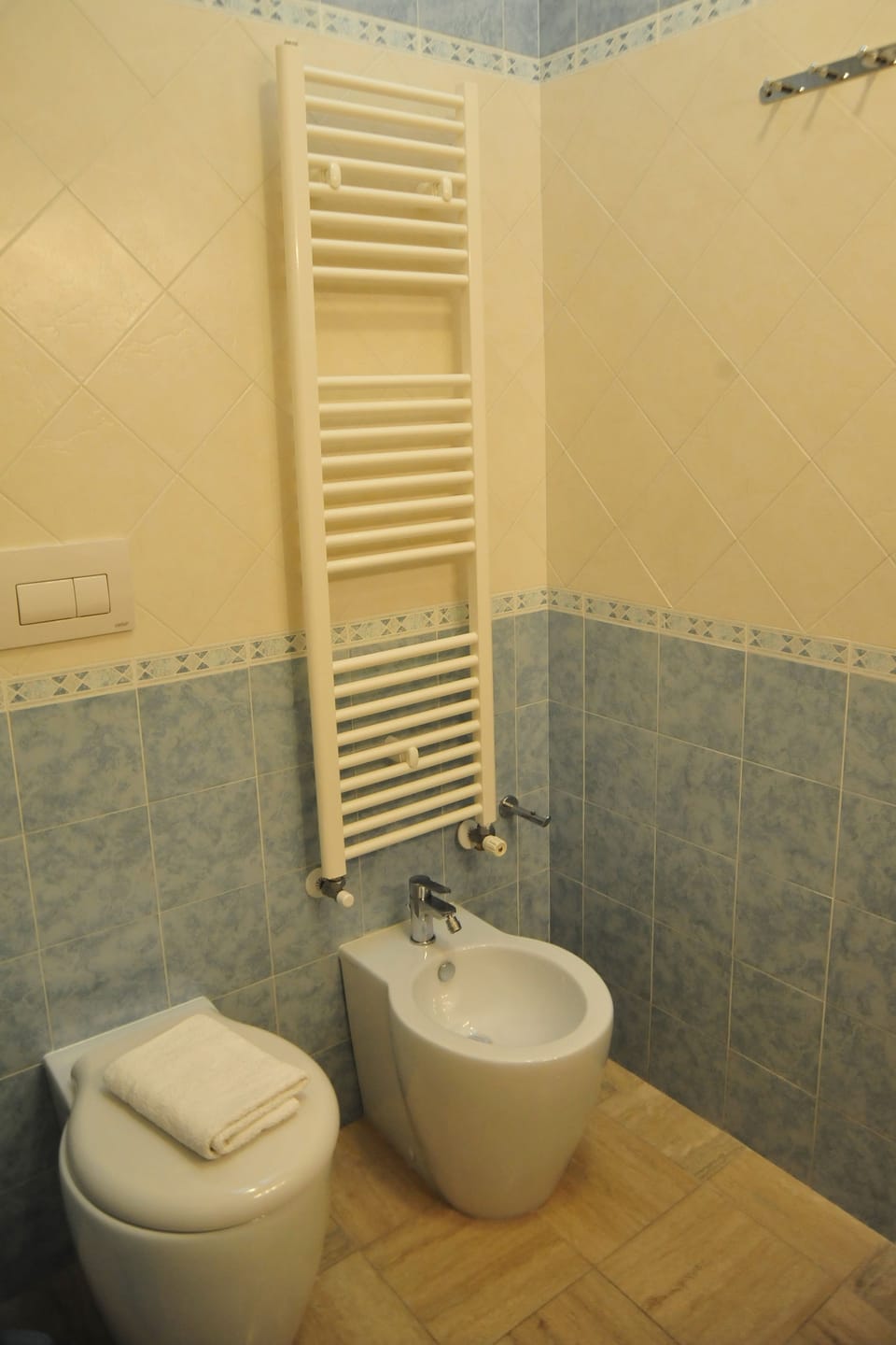 Double or Twin Room, Kitchenette | Bathroom | Shower, rainfall showerhead, free toiletries, hair dryer