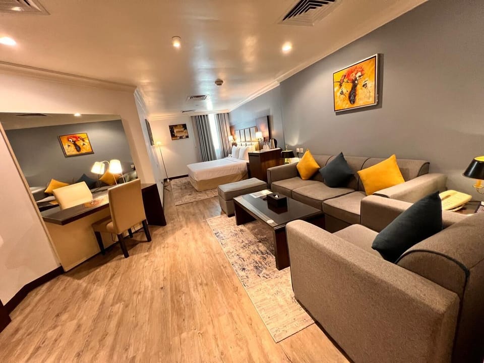 Standard Room, 1 King Bed with Sofa bed | Minibar, in-room safe, soundproofing, iron/ironing board