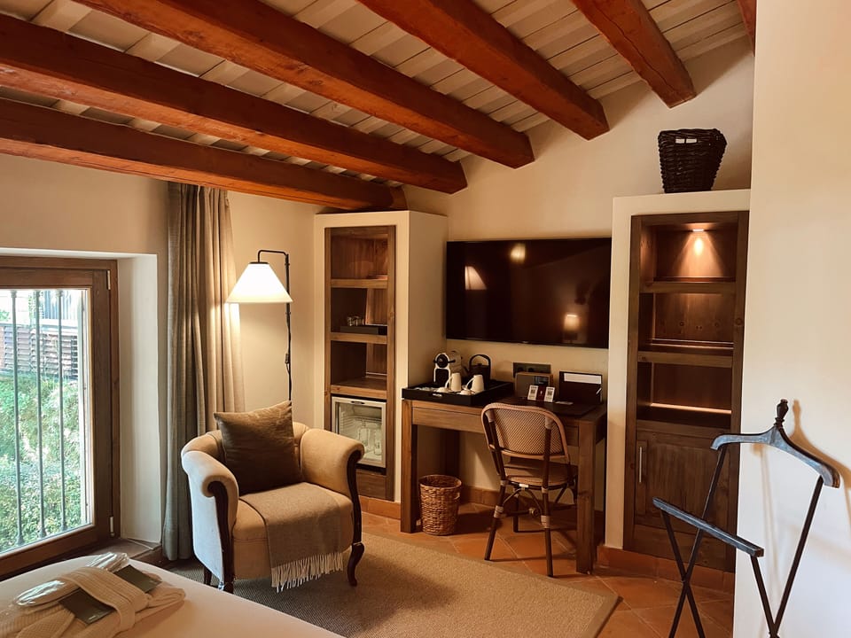 Suite Confort | 1 bedroom, minibar, in-room safe, desk