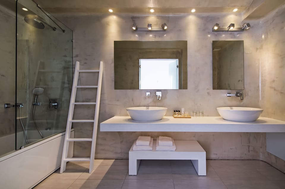 Suite, Hot Tub (Cavo Bianco) | Bathroom | Designer toiletries, hair dryer, slippers, towels