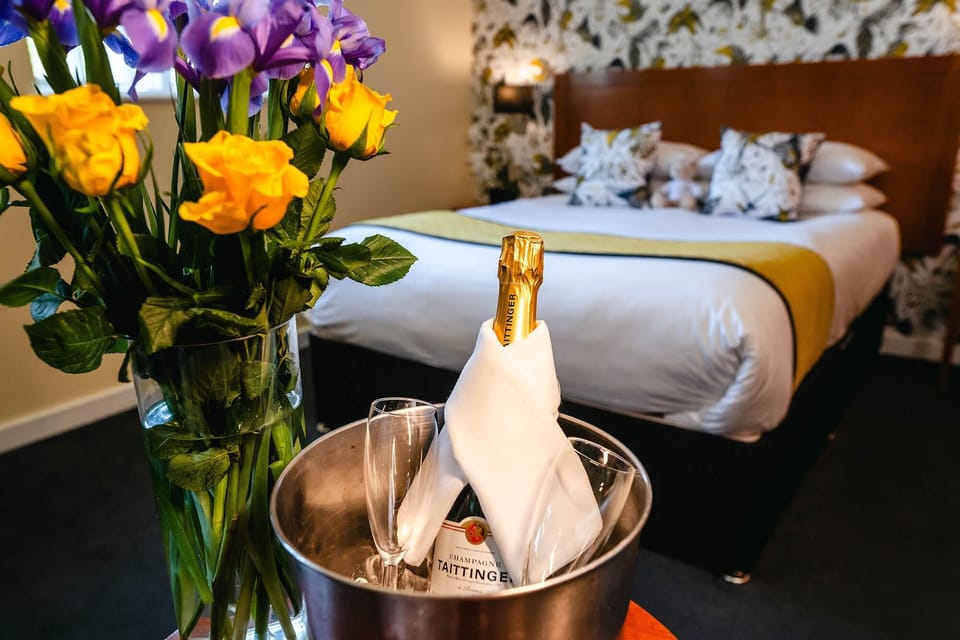 Executive Double Room, 1 King Bed, Non Smoking | Desk, blackout drapes, iron/ironing board, travel crib