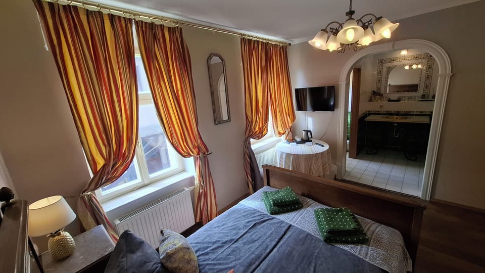 Standard Double Room | Desk, individually decorated, individually furnished