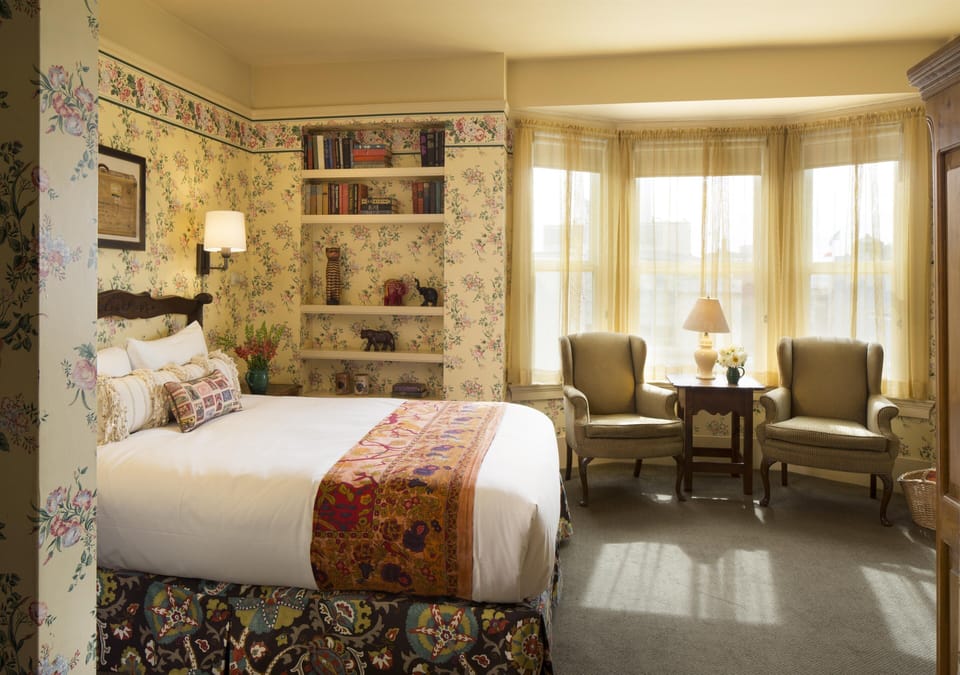 Standard Room, 1 Queen Bed, Fireplace | Premium bedding, in-room safe, iron/ironing board