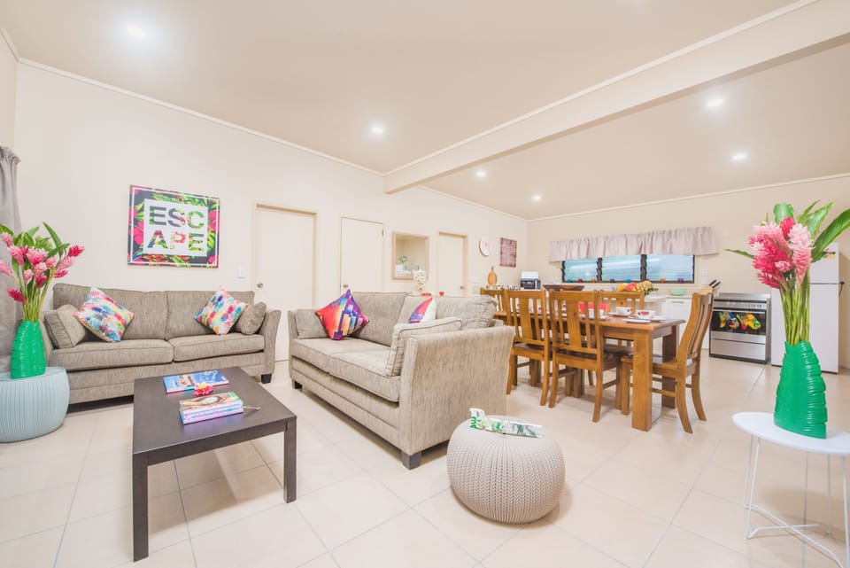 Tuoro Villas, 4 Bedrooms | Living area | Flat-screen TV
