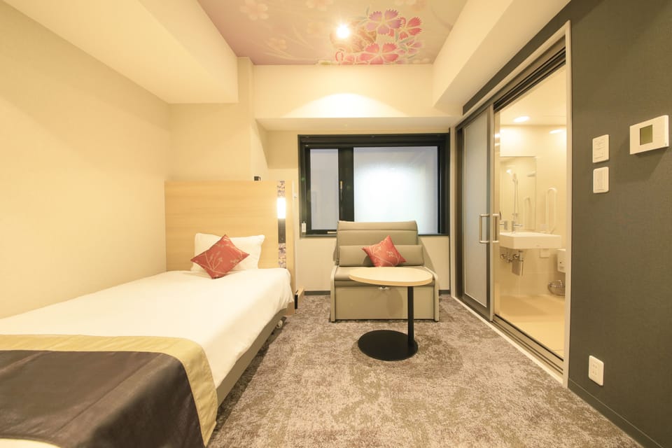 Universal Room, Non Smoking | Soundproofing, free WiFi, bed sheets