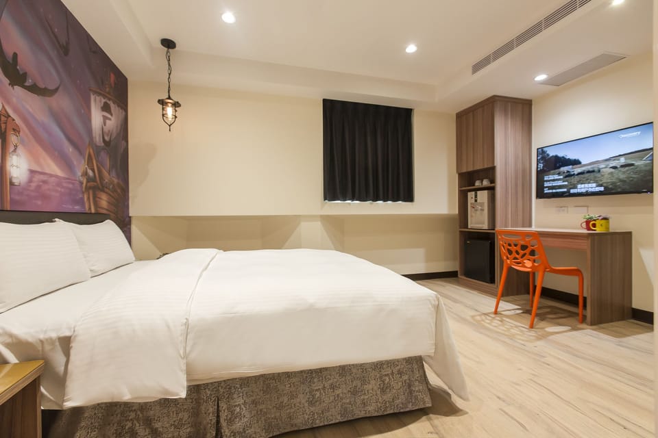 Business Double Room, 1 Queen Bed | Desk, soundproofing, free WiFi, bed sheets