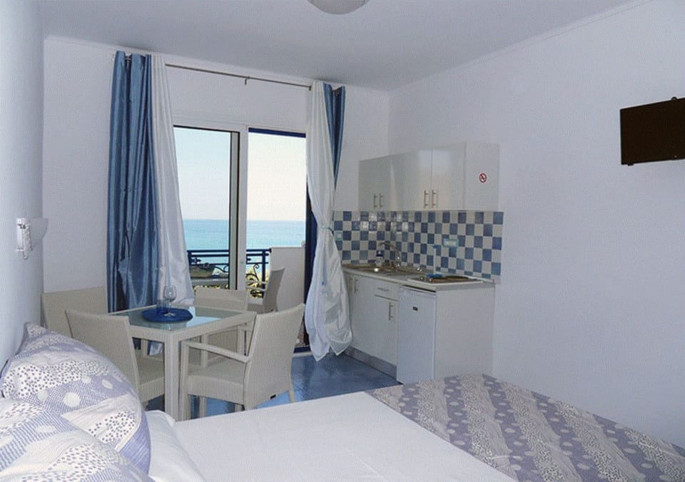Studio, Sea View | In-room safe, individually decorated, desk, laptop workspace