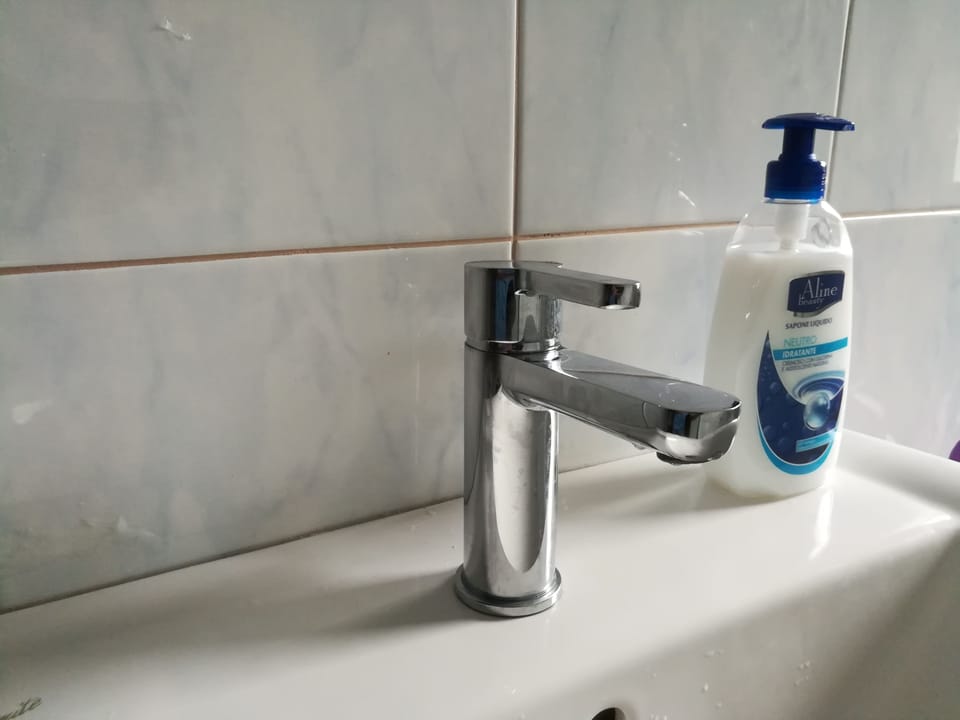 Bathroom sink