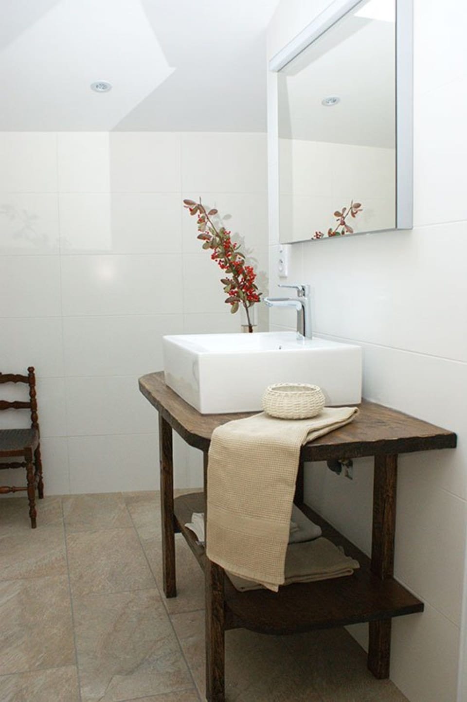 Deluxe Triple Room (Le Causse Rouge) | Bathroom | Shower, rainfall showerhead, free toiletries, hair dryer