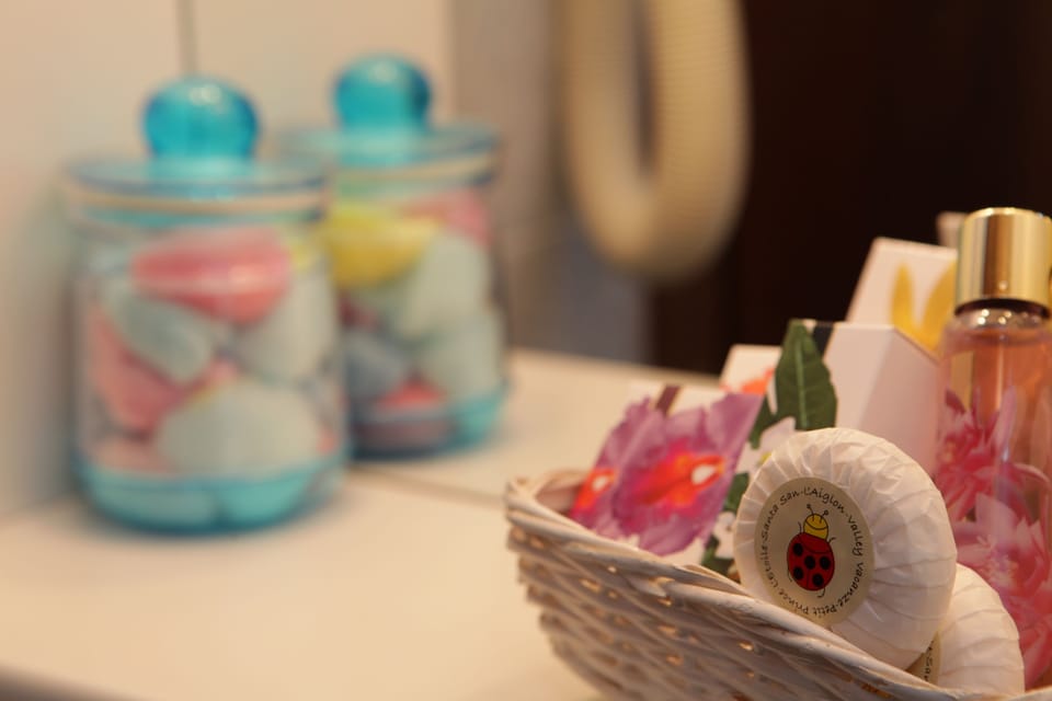 Double Room | Bathroom amenities | Shower, free toiletries, hair dryer, bidet