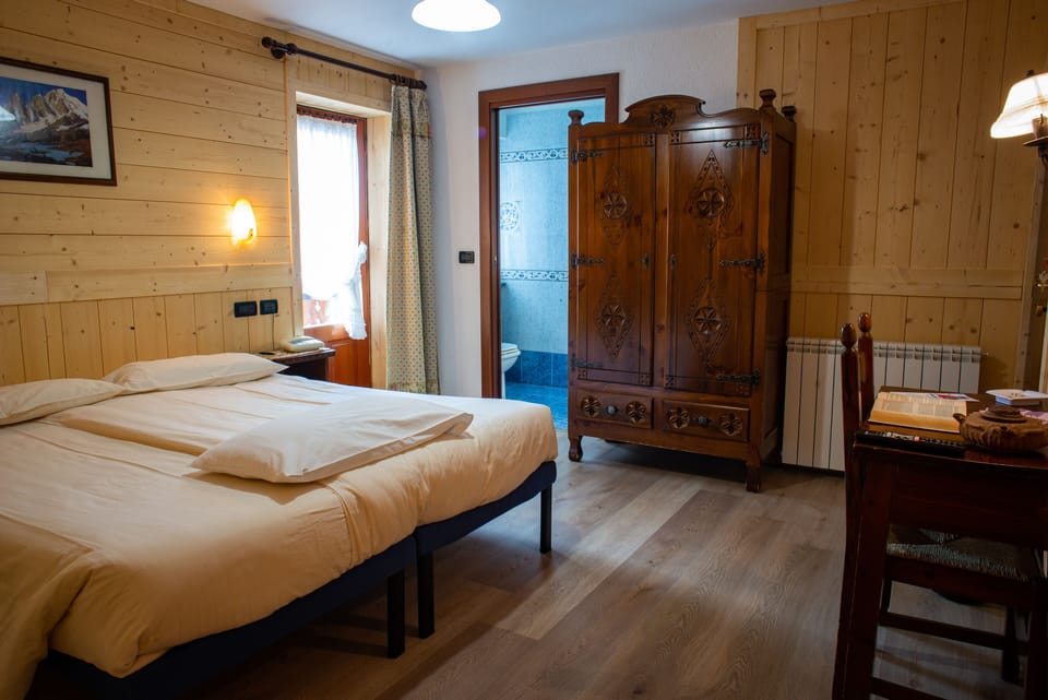 Quadruple Room | In-room safe, desk, blackout drapes, free WiFi
