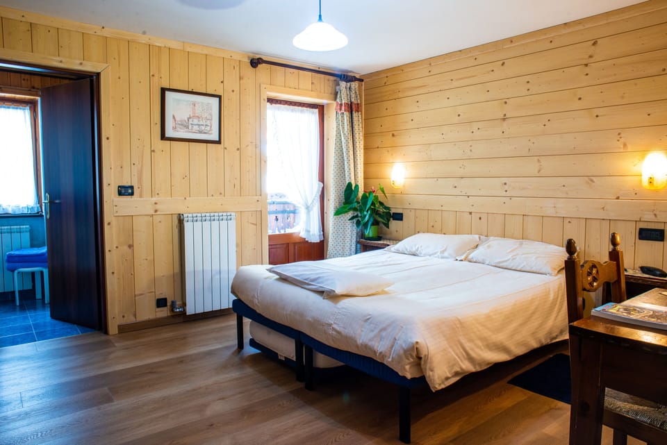 Double Room | In-room safe, desk, blackout drapes, free WiFi